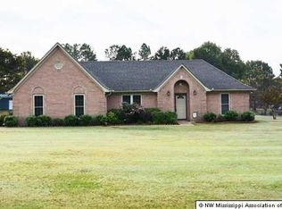 1585 Yorkhaven Dr, Horn Lake, MS 38637