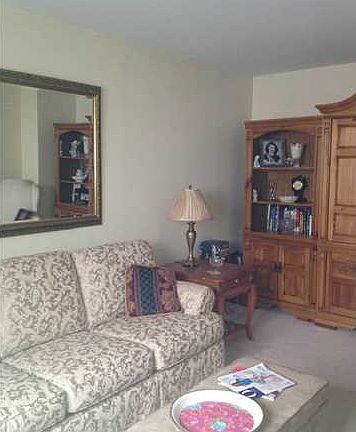 4th image of 590 Travis Ave