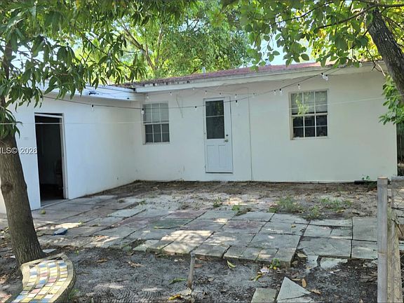5th image of 241 NW 32nd St