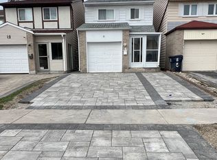 6 La Peer Blvd, Toronto, ON M1W 2G5