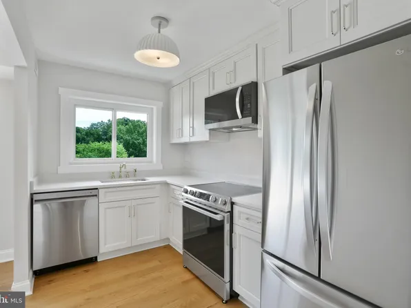 3200 S 28th St APT 302, Alexandria, VA 22302