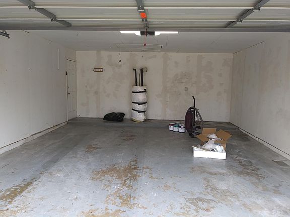 3rd image of 1401 Forestglen Dr