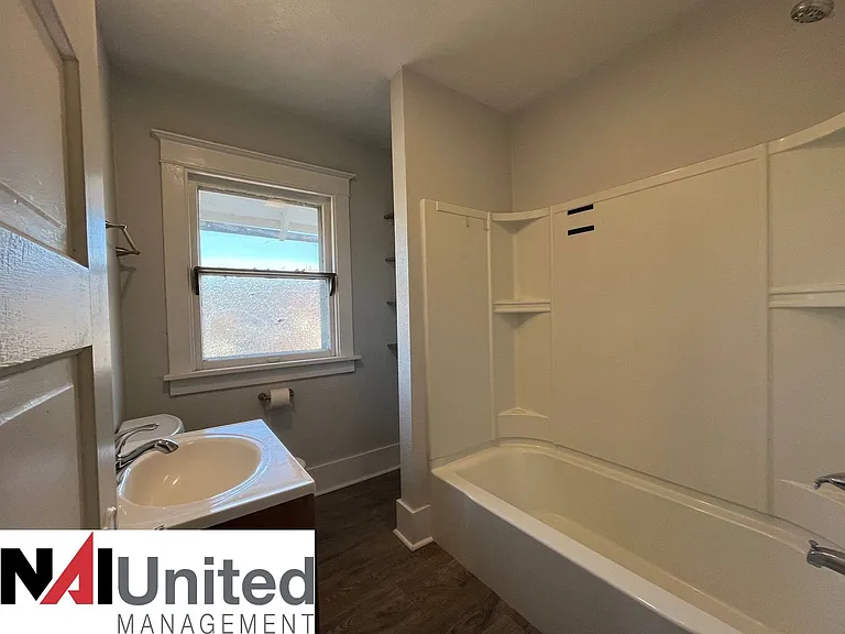 2630 Douglas St — Photo 8