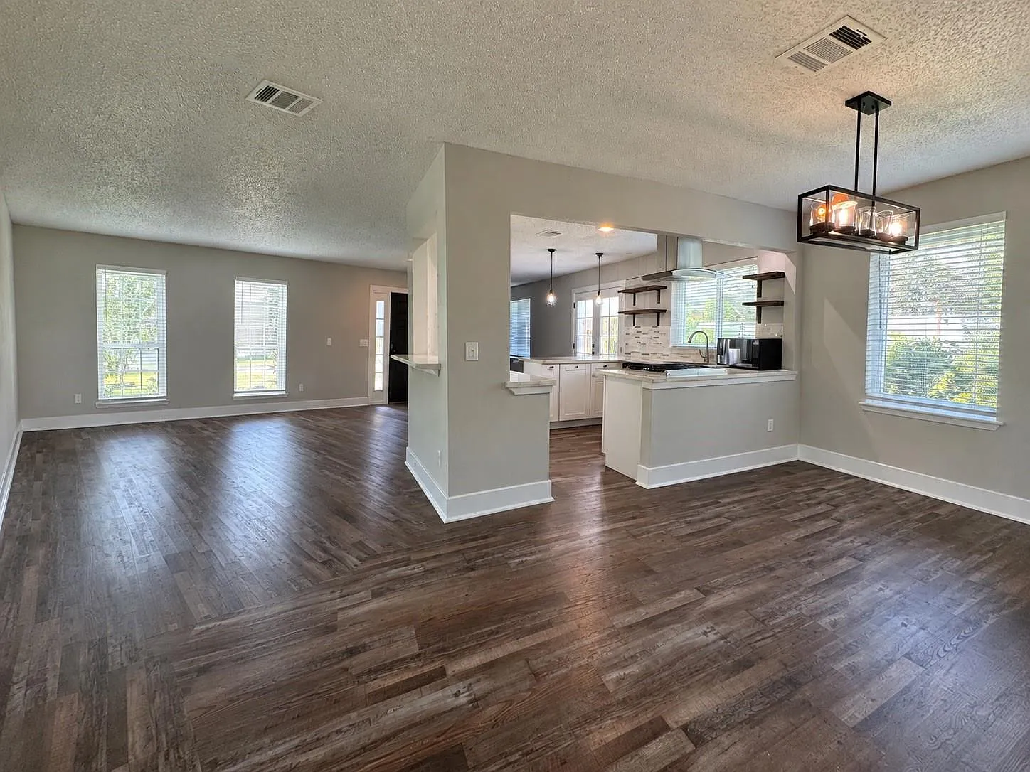 4 bed, 2.5 bath, 2396 sqft, $2,295 — Photo 3