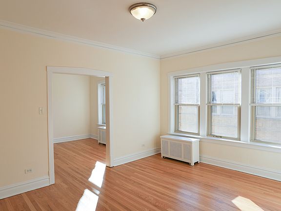 4th image of 2850 W Eastwood Ave #3