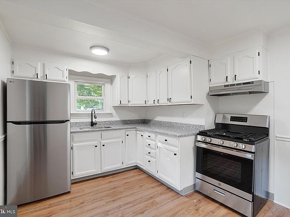 4th image of 1108 W College Ave