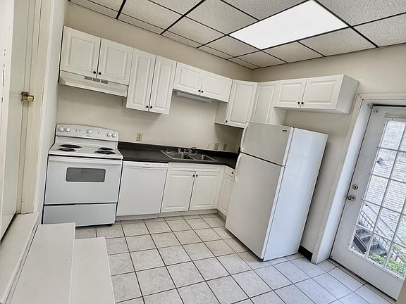 2nd image of 915 Main St #309