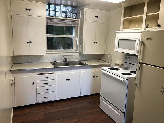 2nd image of 540 SE McKenzie St APT D
