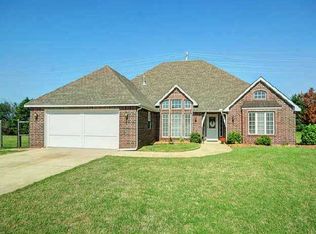 1108 N Circle Dr, Broken Arrow, OK 74012