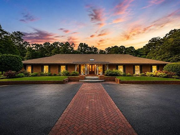 3rd image of 325 Lanham Cir