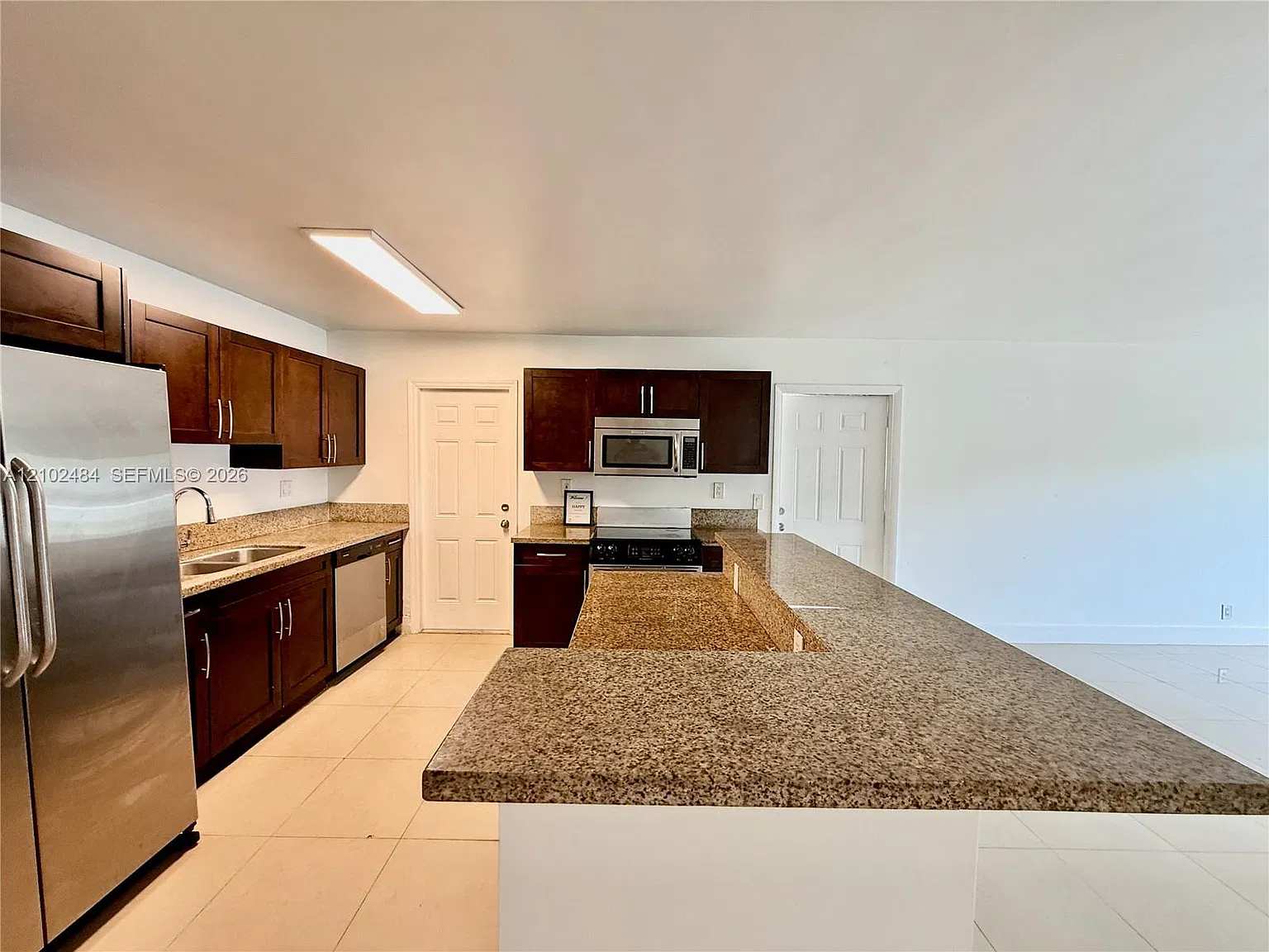 Riverside Condo — Photo 2