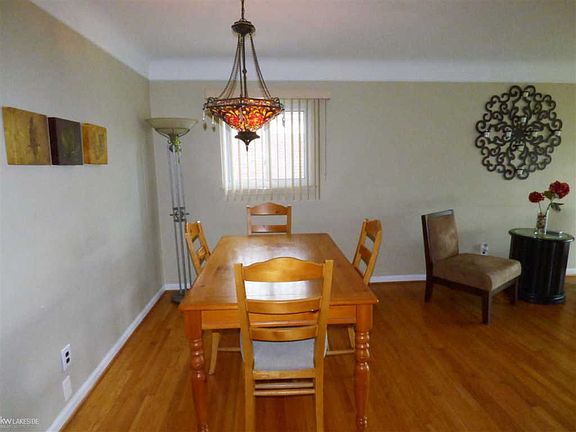 4th image of 25515 Collingwood St