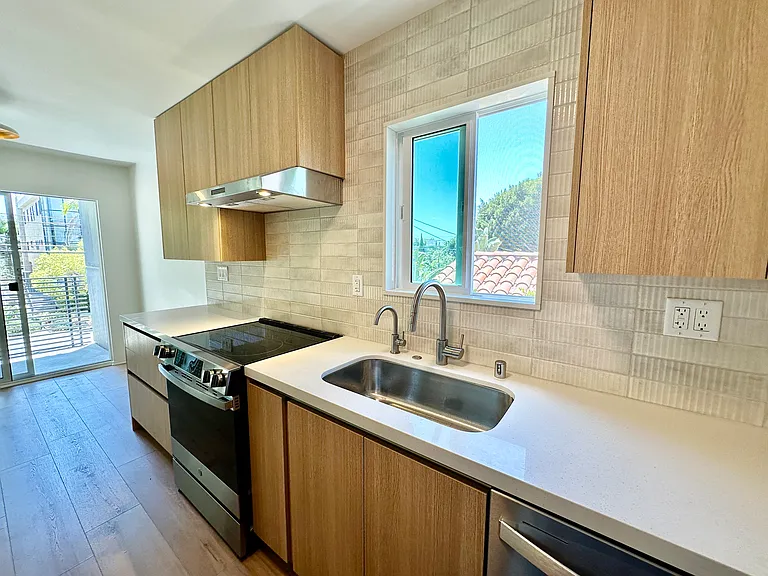 1311 California Ave #201 — Photo 17