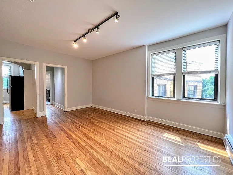 2321 N Rockwell St #B3 — Photo 4