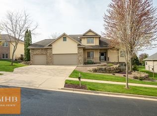 504 Skyview Dr, Waunakee, WI 53597