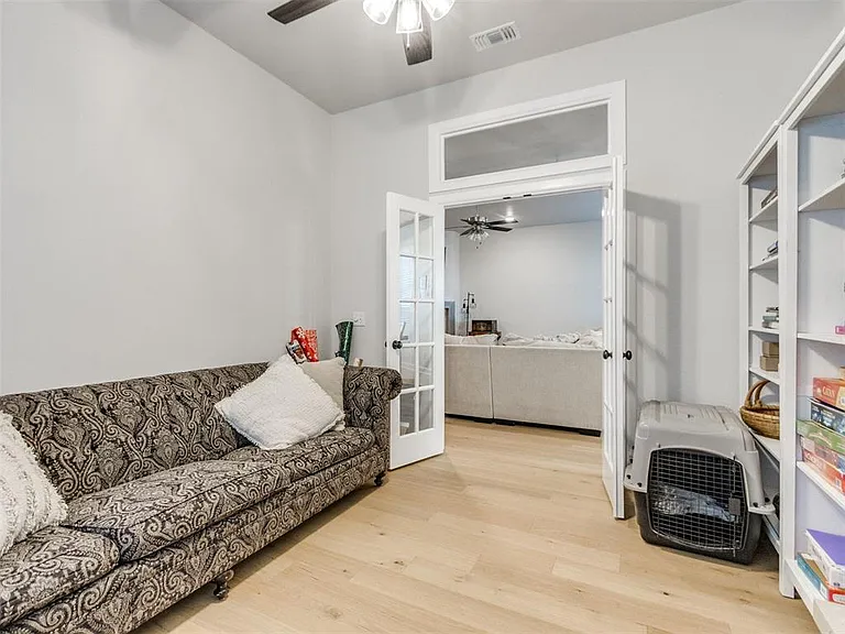 10516 NW 33rd Pl — Photo 24