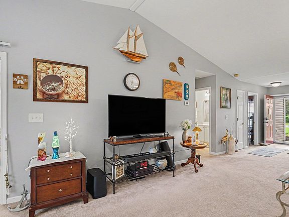 5th image of 274 Vermillion Dr.