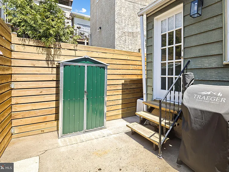 880 N Myrtlewood St — Photo 21