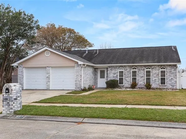 957 Kingsway Dr E, Gretna, LA 70056