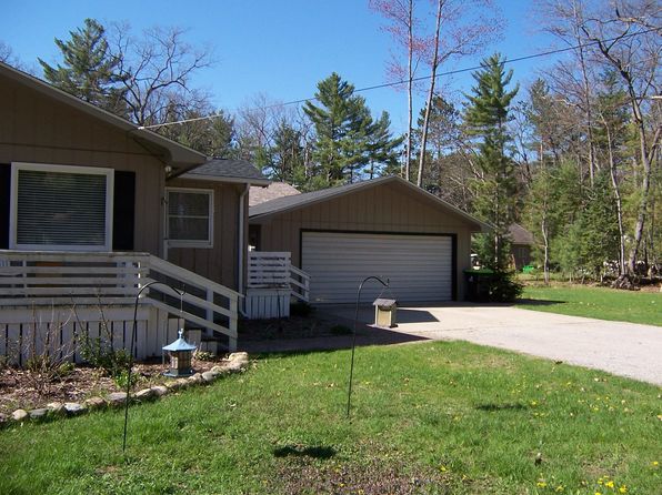 225 Goebel Ave, Roscommon, MI 48653