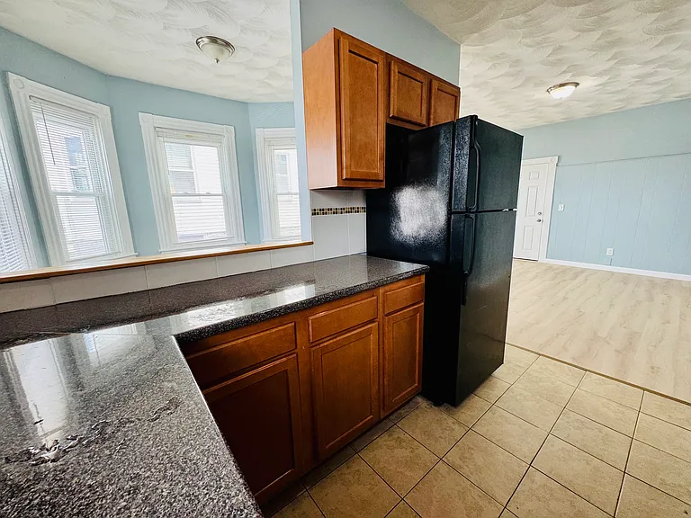 19 Spruce St #1R — Photo 5