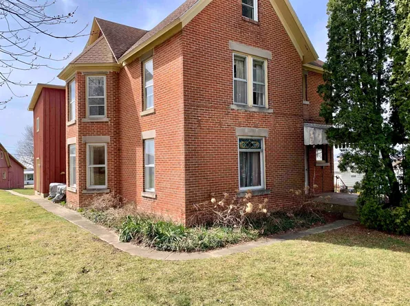 504 S Main St, Elizabeth, IL 61028