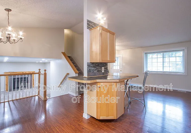 2124 Stuart St — Photo 9