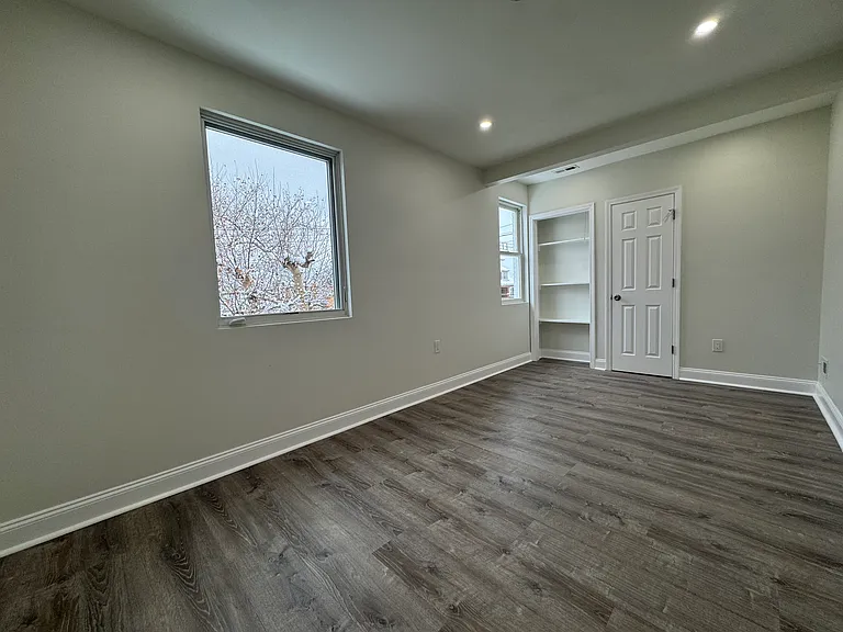 2413 Woodstock Ave #2 — Photo 11
