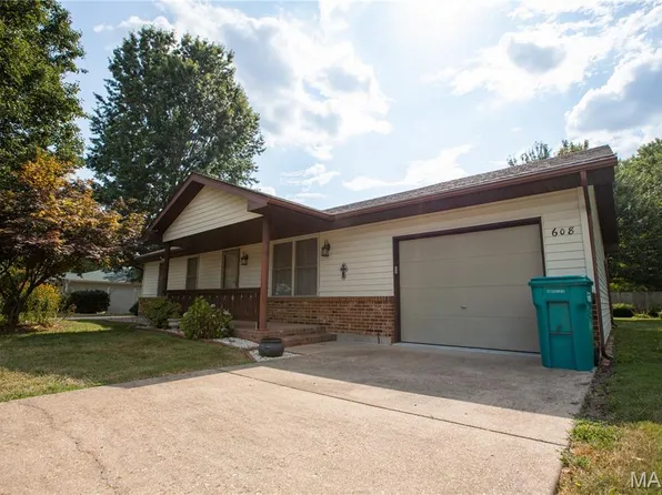 608 Locust St, Cuba, MO 65453