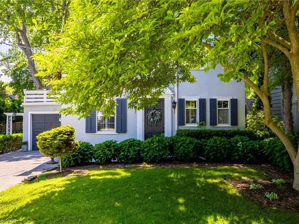 32 Park Ave, Oakville, ON L6J 3X8
