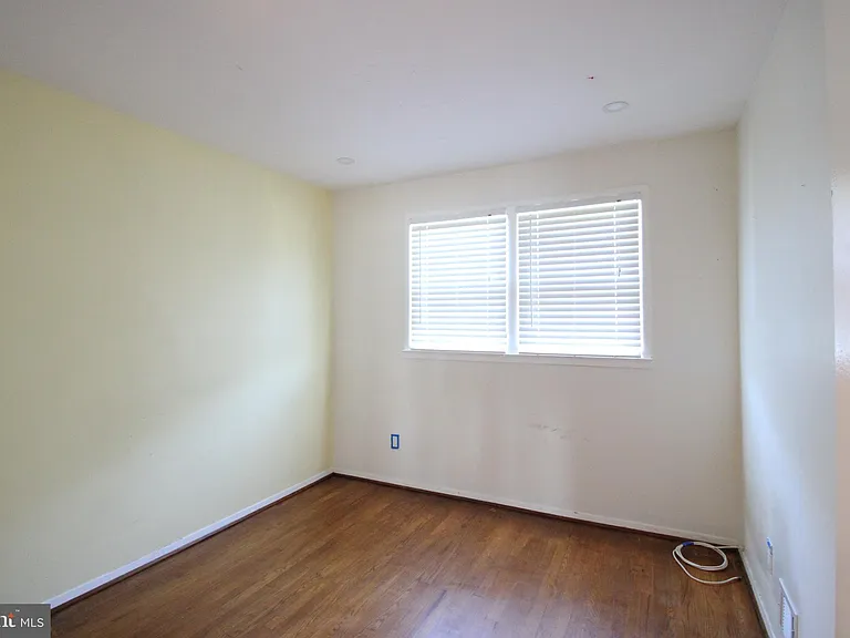 5204 Queensberry Ave — Photo 14