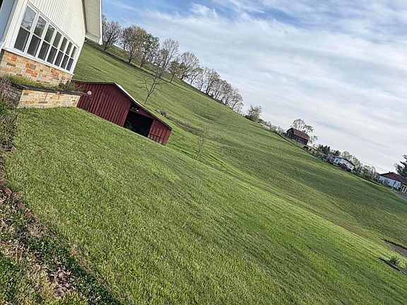 5th image of 1068 Groves Rd