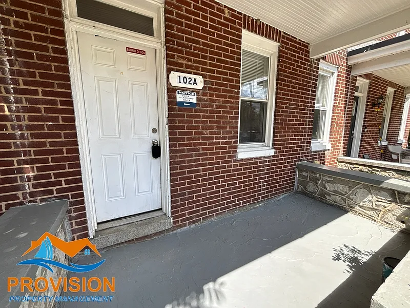 3 bed, 1.0 bath, 1008 sqft, $1,500 — Photo 2