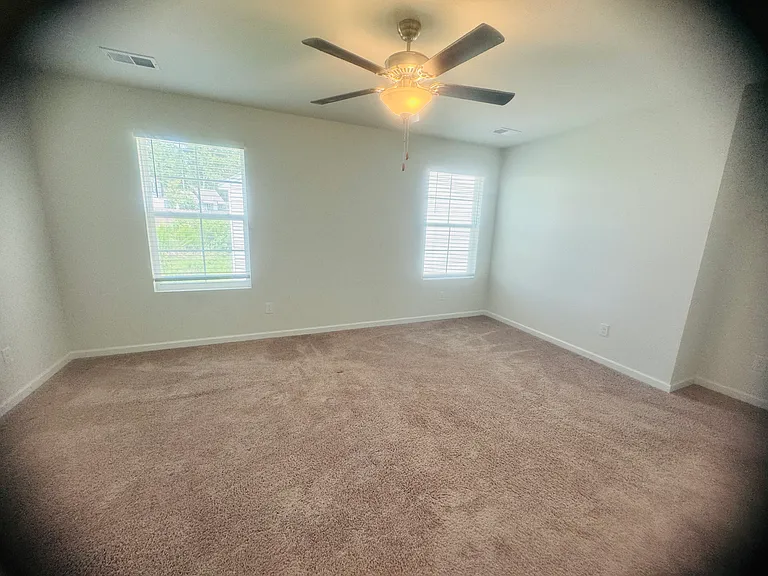 121 Kings Parish Ct — Photo 16