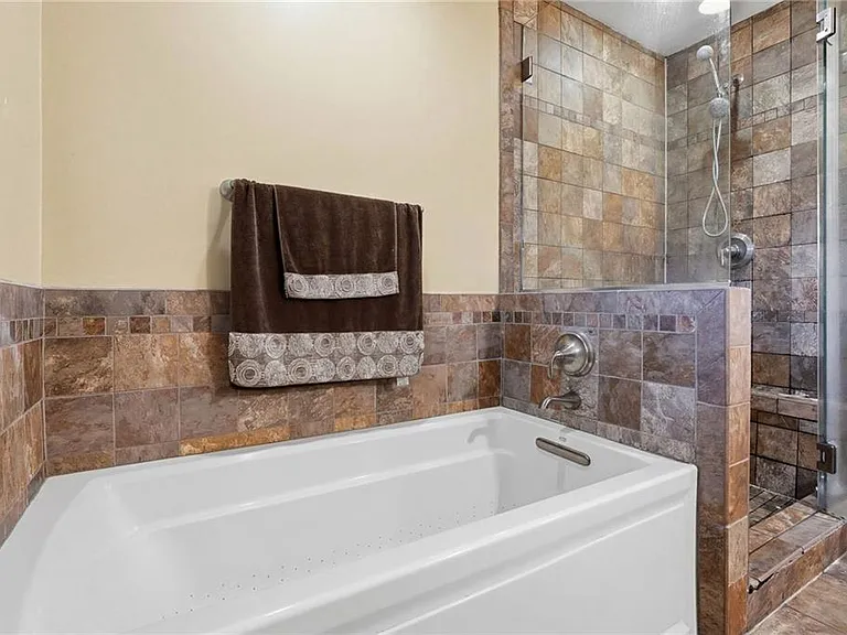 90 Rowley St — Photo 4