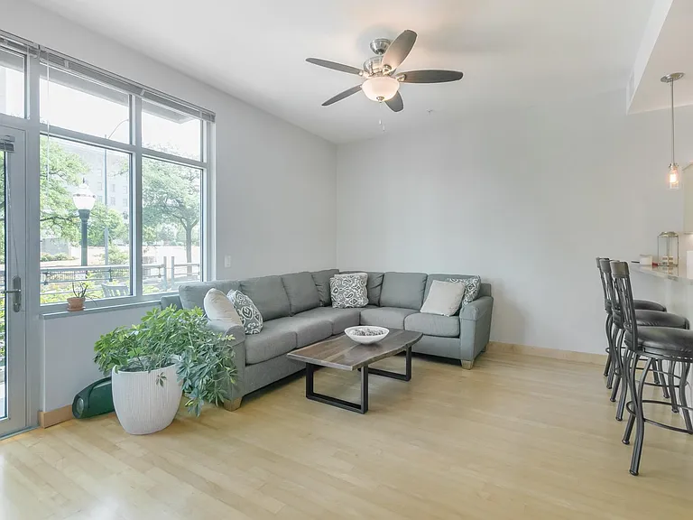 309 W Washington Ave #213 — Photo 25