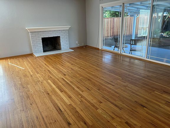 Living with fireplace
