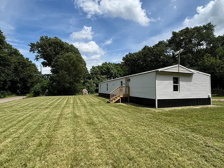 430 E Jameson Ave — Photo 1