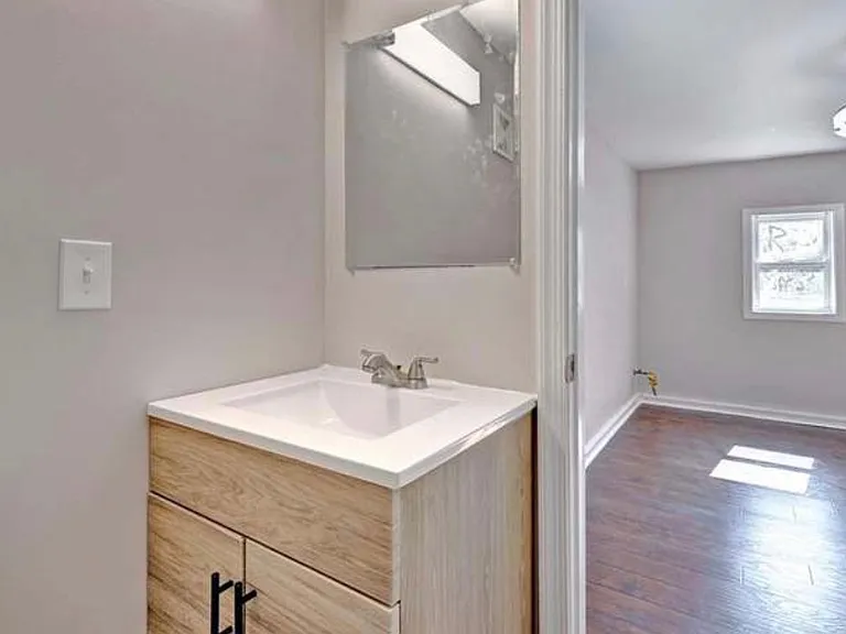 255 Lasalle Ave — Photo 5