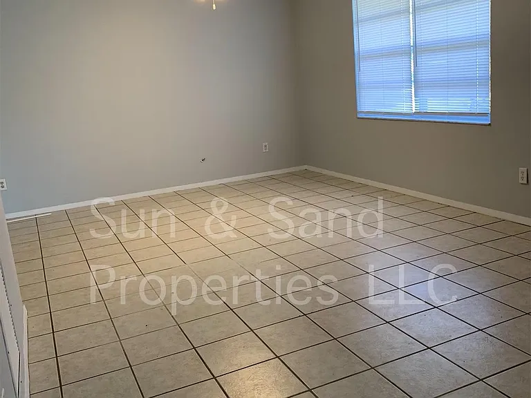 1044 Springbank Ave — Photo 4