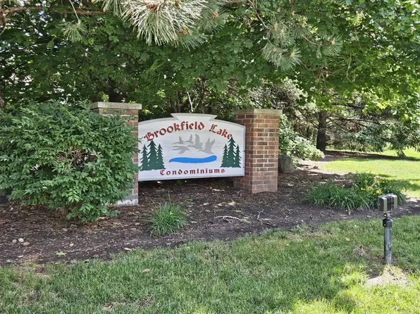 18575 Brookfield Lake DRIVE #62, Brookfield, WI 53045