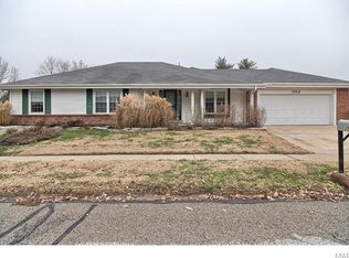 352 S Greentrails Dr, Chesterfield, MO 63017