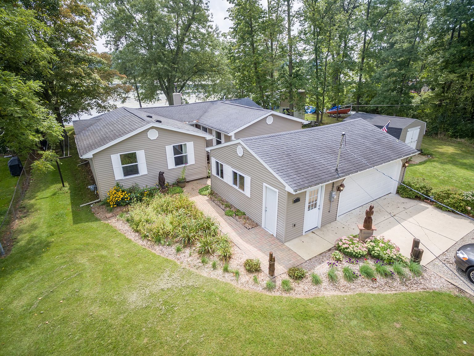 585 Norvell Beach Dr, Brooklyn, MI 49230 Zillow