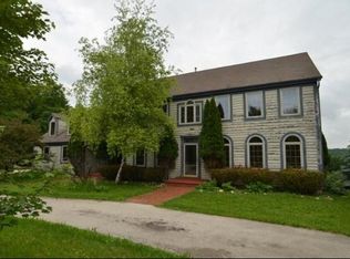 296 S Genesee St, Delafield, WI 53018