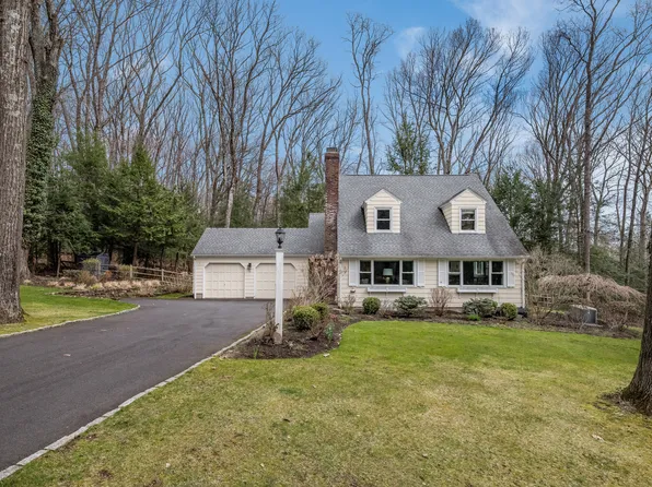 26 Latimer Lane, Simsbury, CT 06070