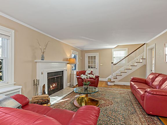 8 Barry Road