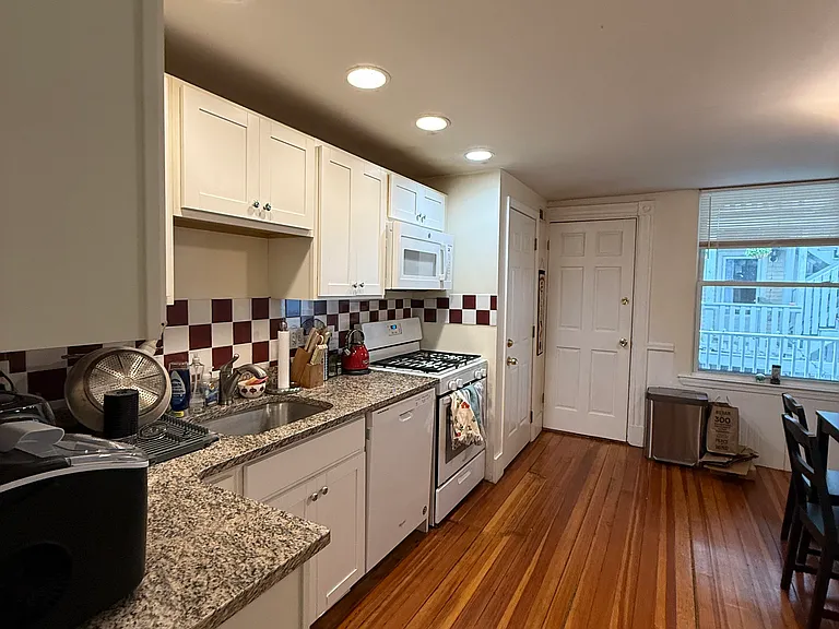 738 E 6th St #2 — Photo 3