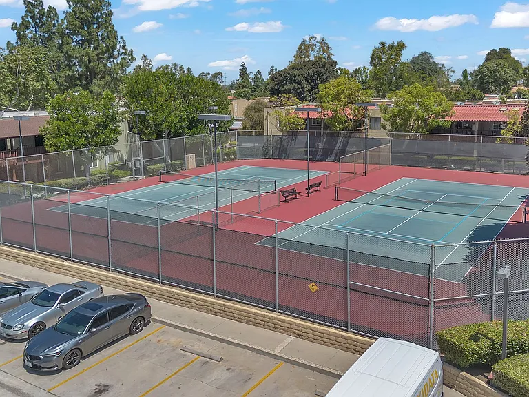 1040 W Macarthur Blvd #48 — Photo 4