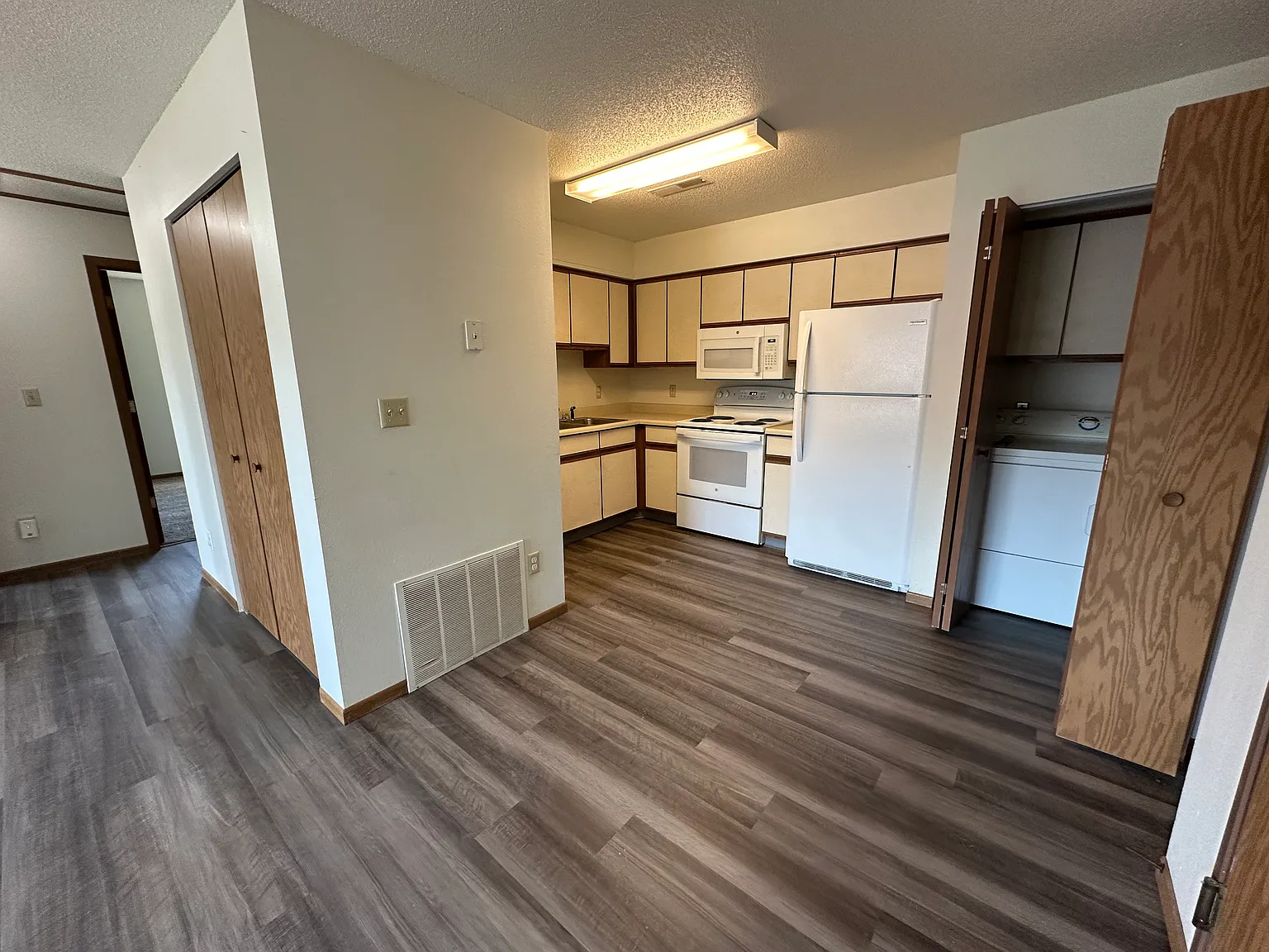 2 bed, 813 sqft, $1,095 — Photo 2