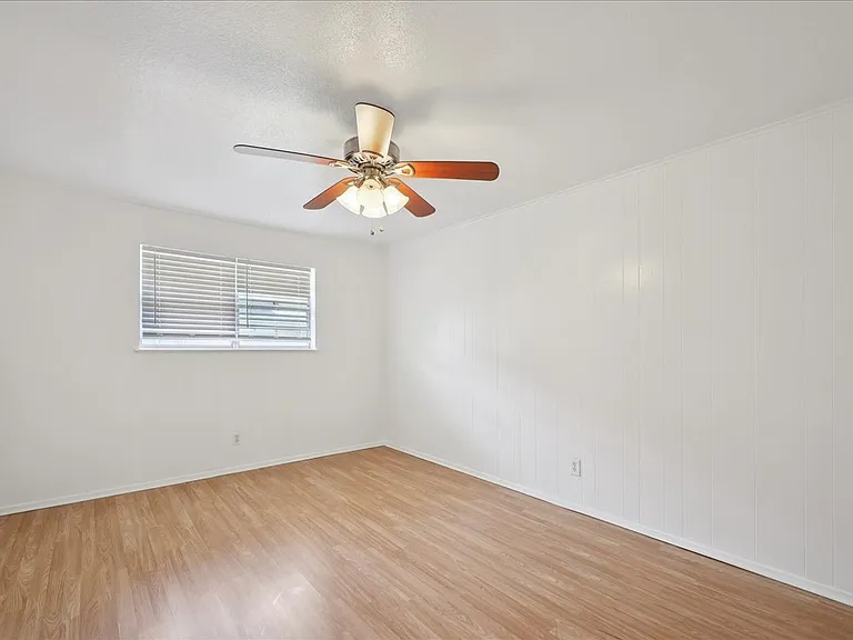 303 Hardy Ave — Photo 8